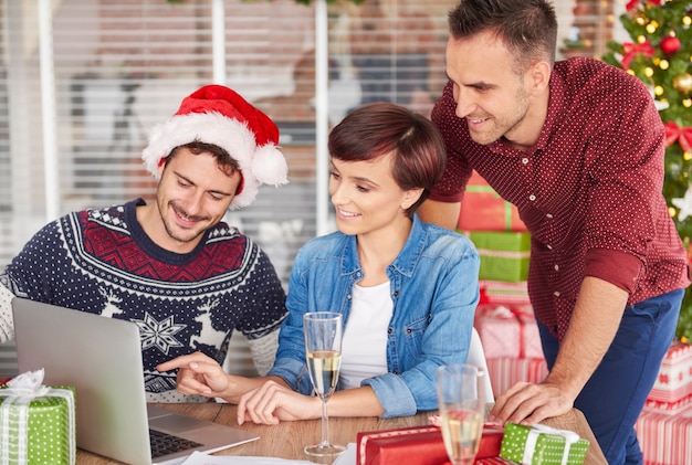 CHRISTMAS LOANS FROM DIRECT LENDERS – TAILORED FOR PROMPT FINANCIAL SUPPORT